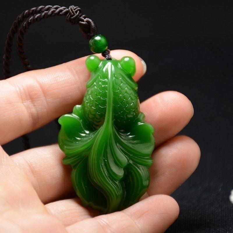 

Pendant Necklaces Fashion Exquisite Green Glass Hand Carved Goldfish NecklacePendant