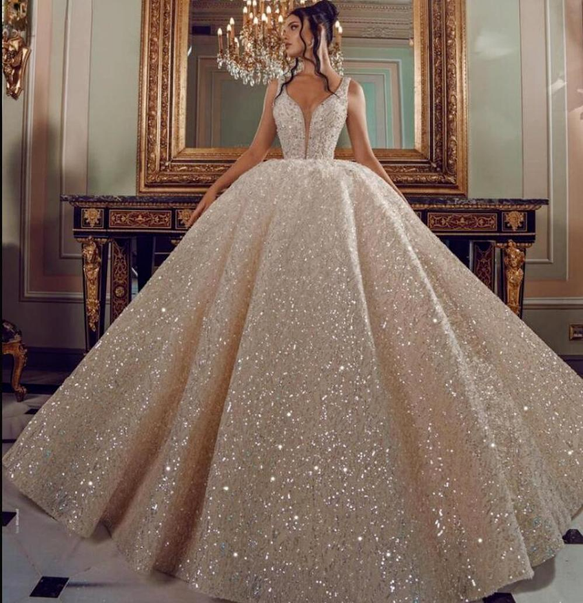 

2022 Sparkly Luxury Ball Gown Wedding Dresses Dubai Church V Neck Beads Crystal Appliqued Bride Gowns Sweep Train Princess Gowns sxa23, Champagne