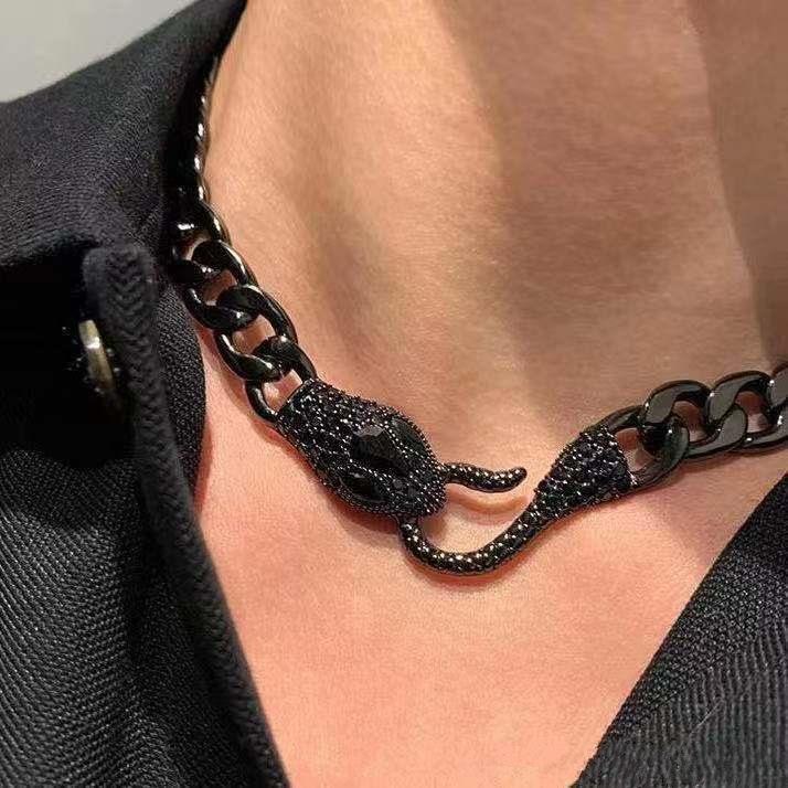 

Chains Women Super Cool Black Snake Metal Cuban Chain Necklace For Punk Gothic Party Rhinestone Choker Jewelry AccessoriesChains