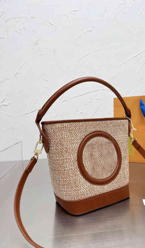 

Beach Straw Buckets Bags Summer Casual Rattan Women Handbags Wicker Woven Leather Tote Large Capacity Lady Crossbody Travel Purse 220414, Split