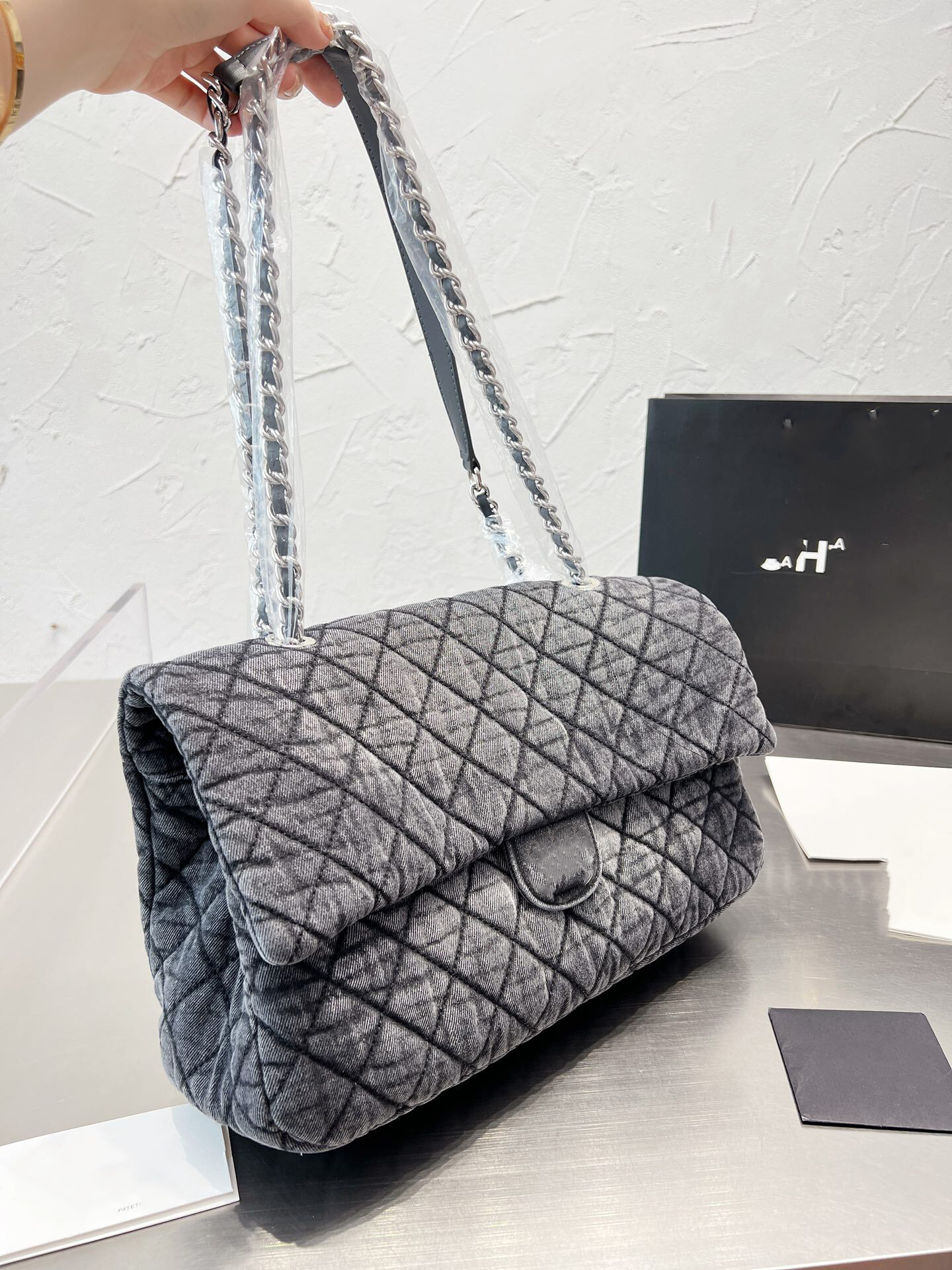 

Designer Denim Maxi Jumbo classic flip bag Quilted Satin chain cross shoulder Big Mac luxury designer Street cool large capacity outdoor travel handbag sacoche W39, Extra freight