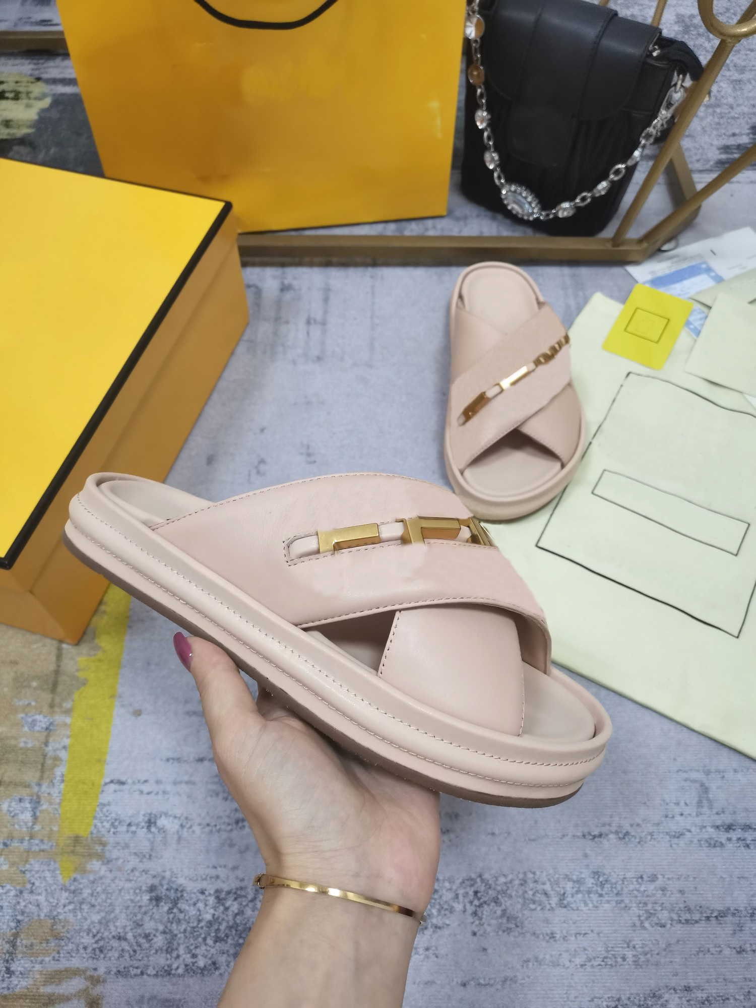 

Graphy Slippers Slides Designer Women Sandal FF Leather Slipper Pink Black Sandals Wide Cross X Letters Slide Summer Fashion Classic Shoes 6BEF ME37, Color 1