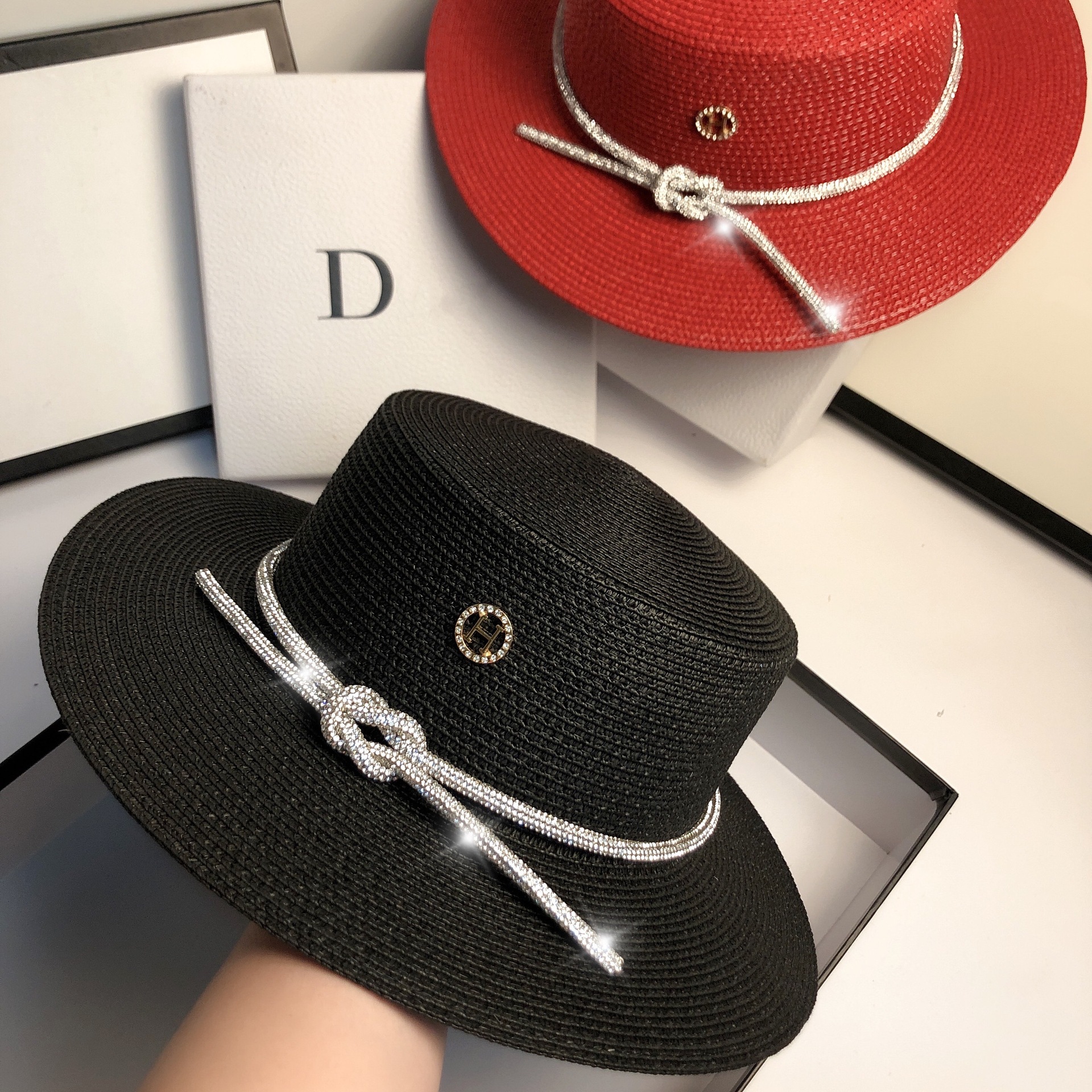 

Light Luxury Korean Version Of Rhinestone Straw Hat Fashion Romantic French Hepburn Style Flat Top Cap Summer UV Sun Ha, White