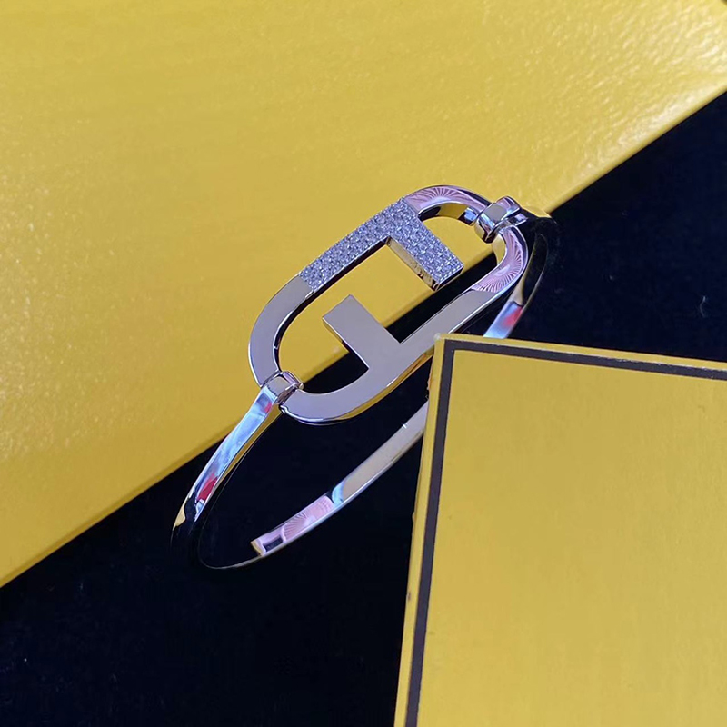 

Women Designer Silver Bracelet Bangle Luxury Letter Gold Bracelets Mens Retro Diamonds Bracelets Men Womens Jewelry Bracelet Charm Stainless Steel 2207291D
