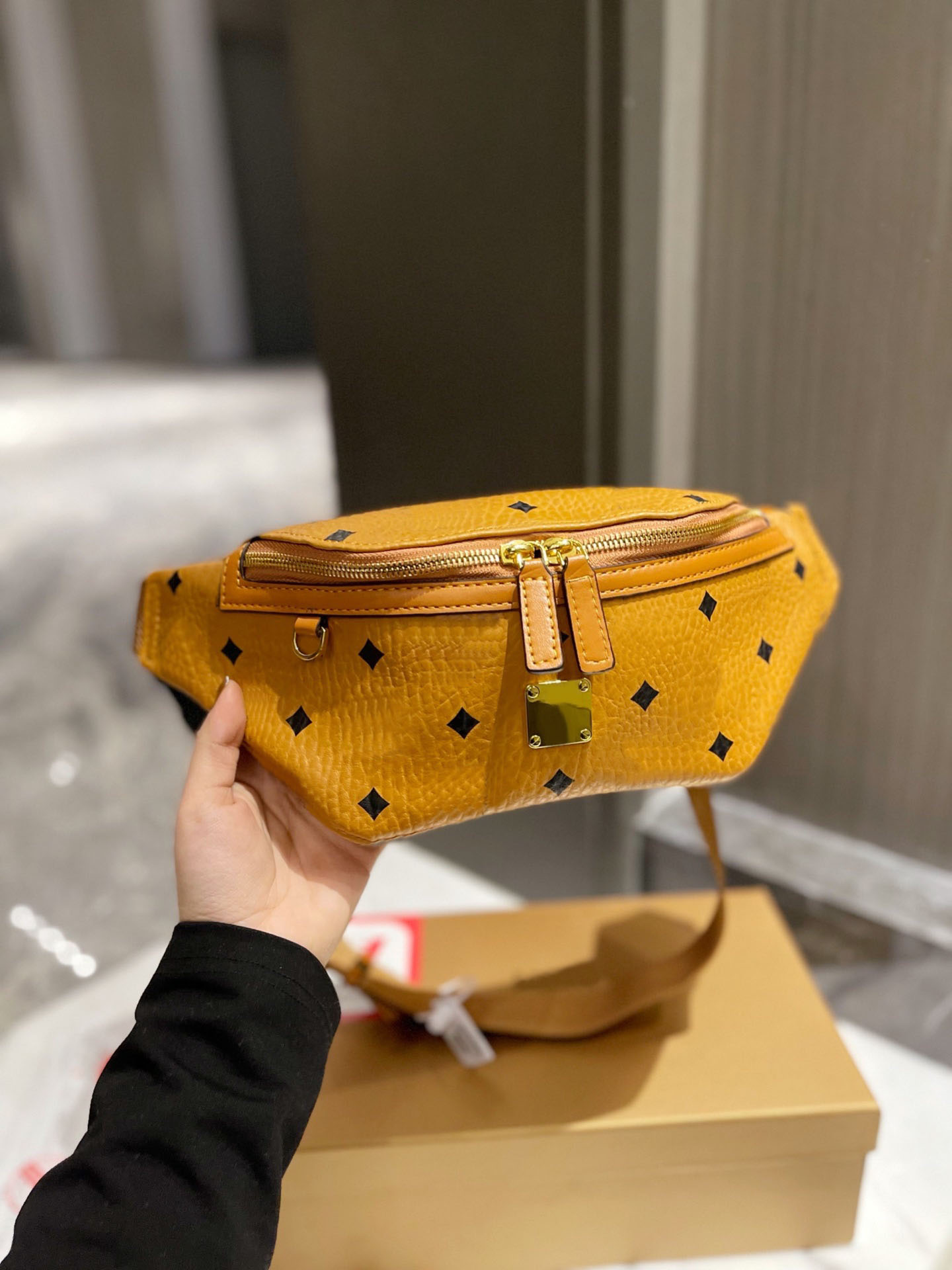 Cuir de vachette Véritable Cuir Designers de luxe Sacs de taille Cross Body Date Sac à main Célèbre Bumbag Mode Sac à bandoulière Brown Bum Fanny