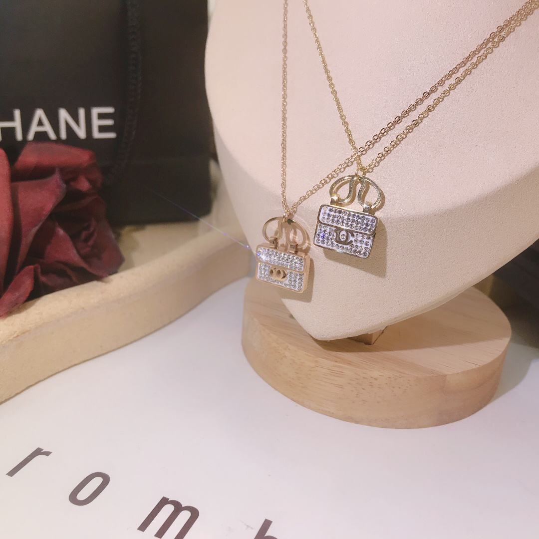 

Fashion Women Luxury Designer Necklace Choker Chain Crystal 18K Gold Plated Rose Gold Plated Stainless Steel Letter Pendants Statement Jewelry X101