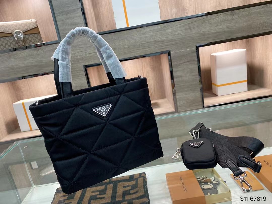 

dupe PRADA Fashion Designer One Shoulder Messenger Bag Black Versatile Fashion Casual Ladies Bag, Color 1