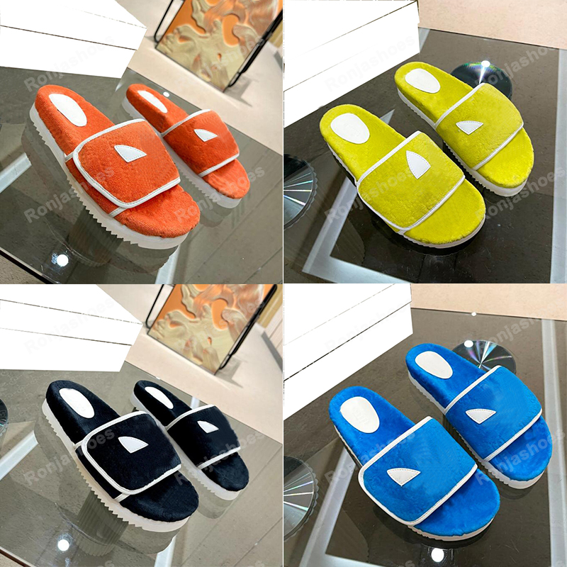 2022 Luxurious Designer Slippers Sandals Edition White Trefoil Le cuir Patches Monogrammes Élégants Femelles légères tongs Fashion Chaussures d'é