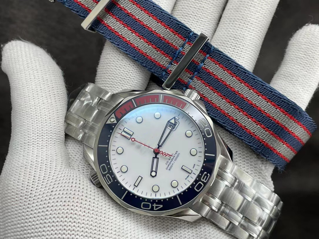 

OM 007 watch 42mm in diameter with 8800 movement Calendar for quick jump sapphire mirror steel polished brushed case, As shown