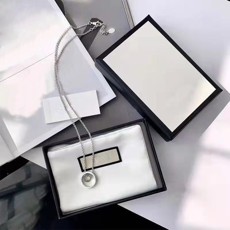 

Designer Brand Pendants Necklaces Jewelry for men Fashion trendy retro couple necklace Luxury Classic Pendant Chirstmas Valentine's Day Gifts collier de luxe