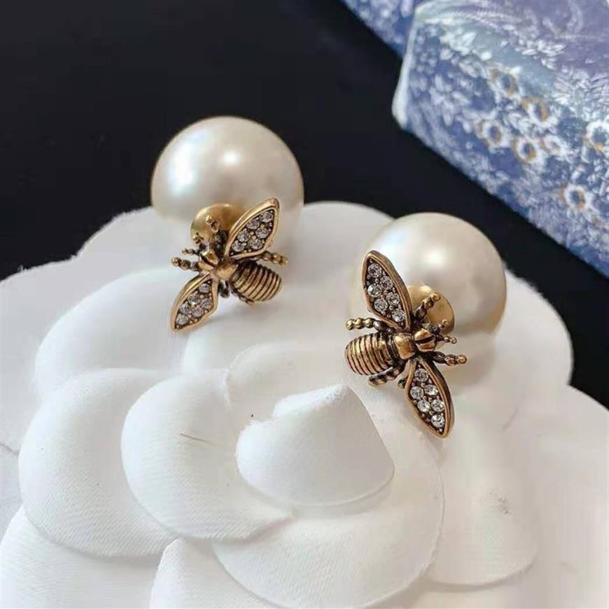 Femmes en laiton de qualité supérieure Studes de créateurs de perle blanc motif modéré de cuivre en cuivre Boucles d'oreilles bijoux de fête dame