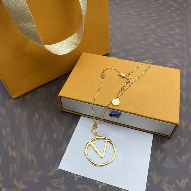 

Designer Jewelry Women Charm Necklaces Rose Gold Fashion Letters Accessories Simple Premium Necklace Party Dating Gifts 223225RL