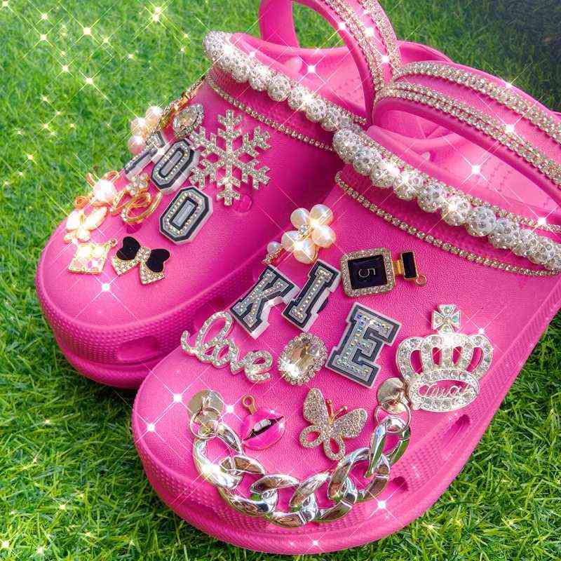 

Slippers Summer Women Sandals with Charms Fashion Rhinestone Chain Clogs Shoes Thick Sole Antislip Beach Platform Nursing Slides 220708, Flat sole