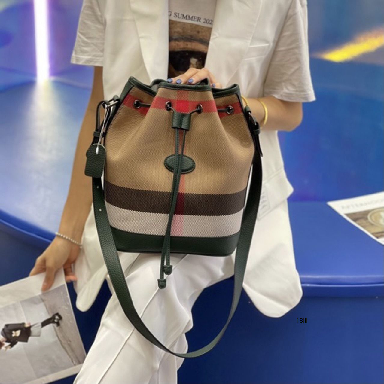 

Designer Luxury Burbrerity Bags For Women High Quality Brown Crossbody Handbags Vintage Burbrery Leather Wallet Paris Plaid The Totes Bag Fashion Purses 7TP0, Black