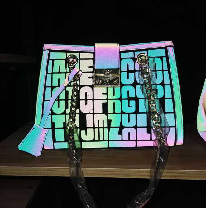 

Duffel Bags Women's Single Shoulder Rhombic Bag Dazzling Luminous Portable Cross Korean Underarm Chain Girl Letter PatternDuffel