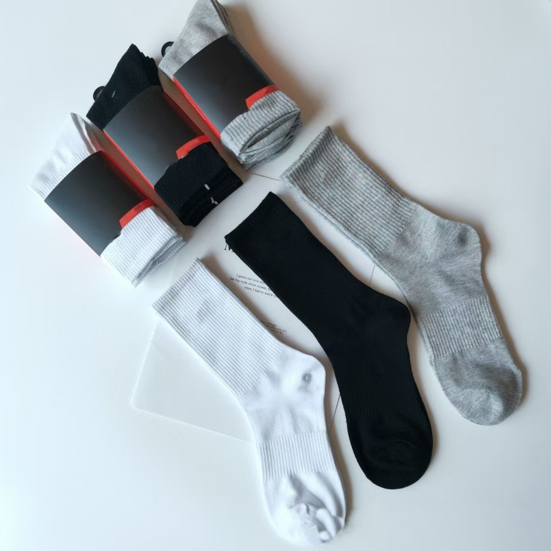 

Mens socks Fashion Women and Men Socking High Quality Letter Breathable Cotton Wholesale calzino jogging Basketball football sports sock, White