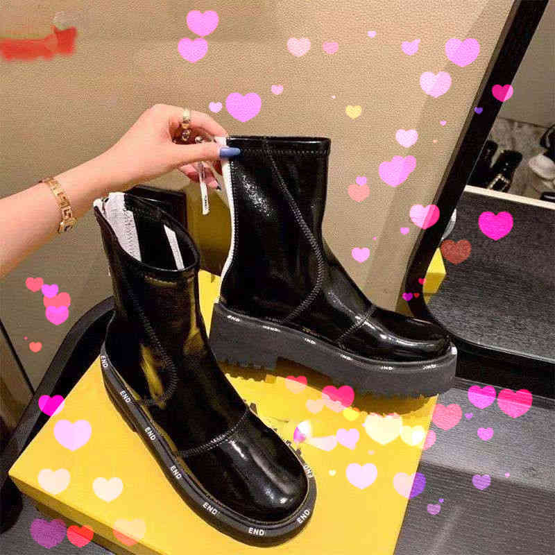 

High version same f-family letter bottom middle women's 2022 new thick heel inner high Martin boots, Black