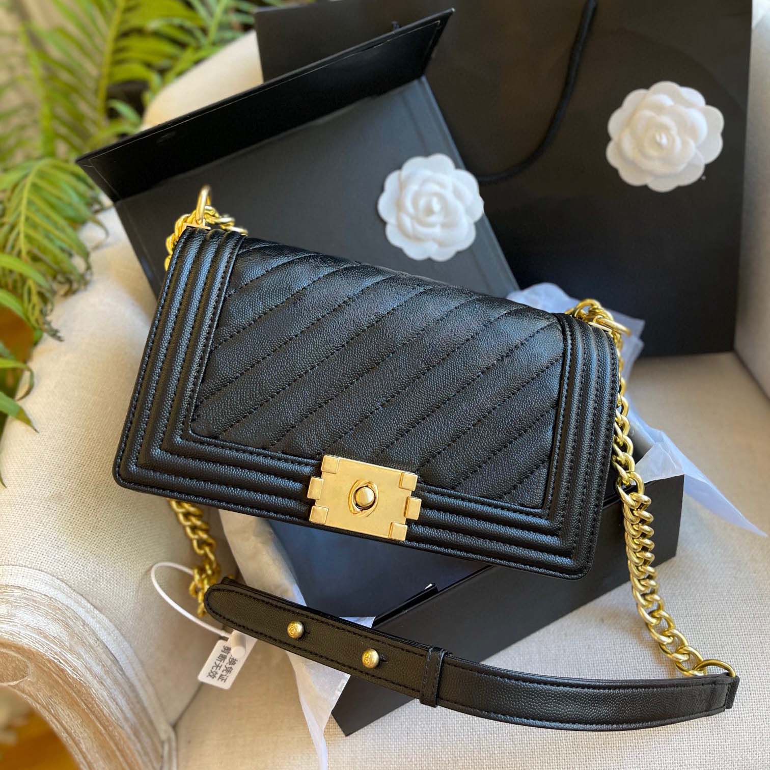 Sacs de créateurs Petit vent de parfum annelé chaîne en cuir à la mode polyvalent 2022 nouvelle femme une épaule bandoulière sac maman chaude