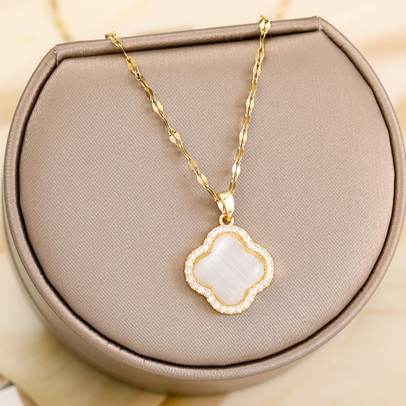 

18K Gold Good Lucky Clover Pendant Necklace Micro Pave Women Wedding Jewelry