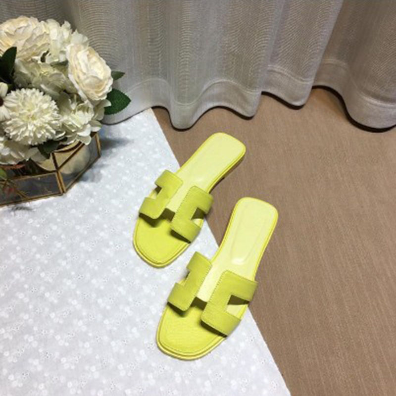 

famous brand Beach slippers Classic Flat heel Summer Designer Fashion flops leather lady Slides women shoes Hotel Bath Ladies sexy Sandals Large size MKJK001