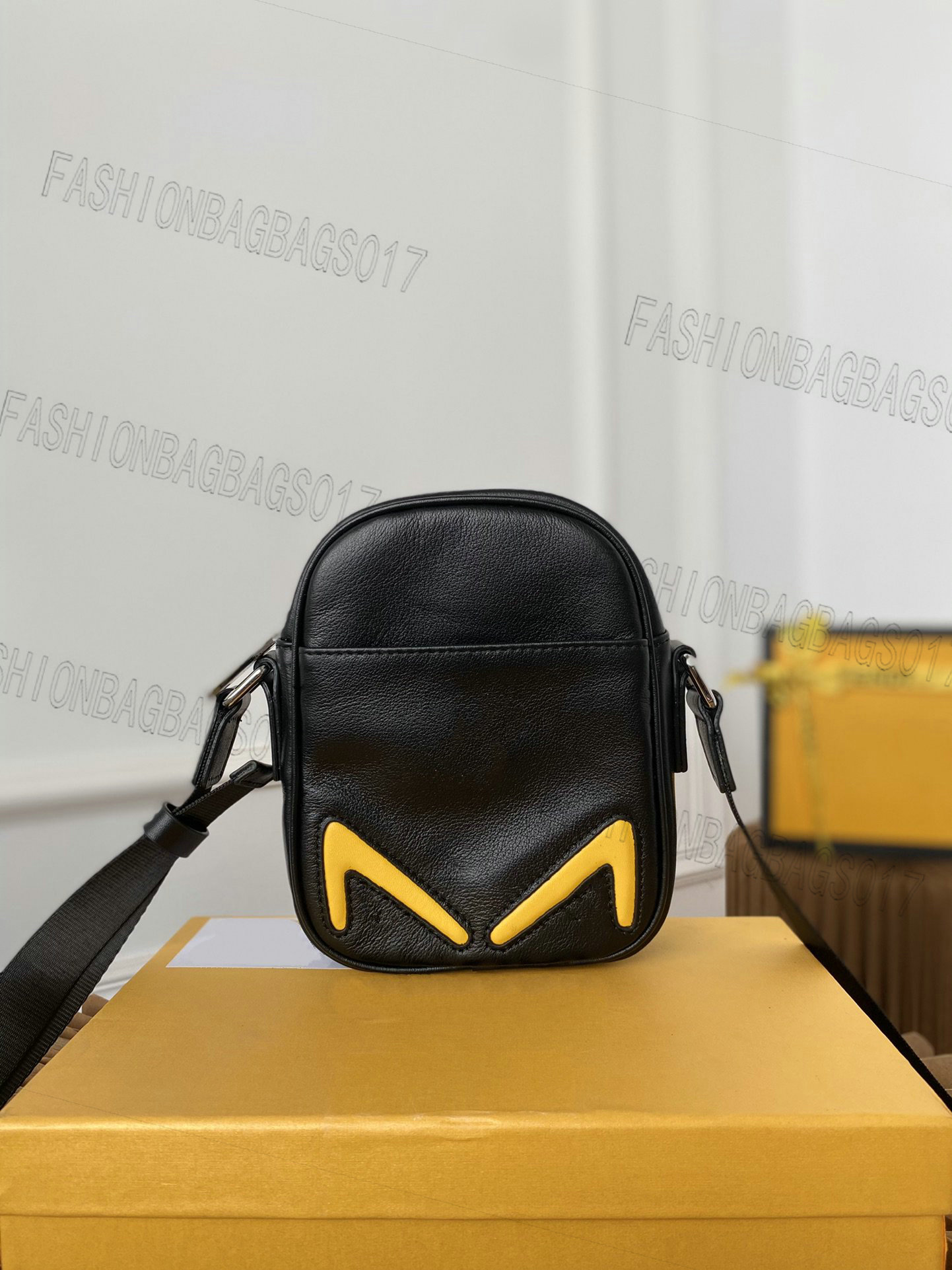 

Italy Stylish Mini Little Monster Mens Sport Camera Bag Body Fashion Luxury Graind Breathable and Waterproof City Shoulderbag Sling Fabric Straps Flap