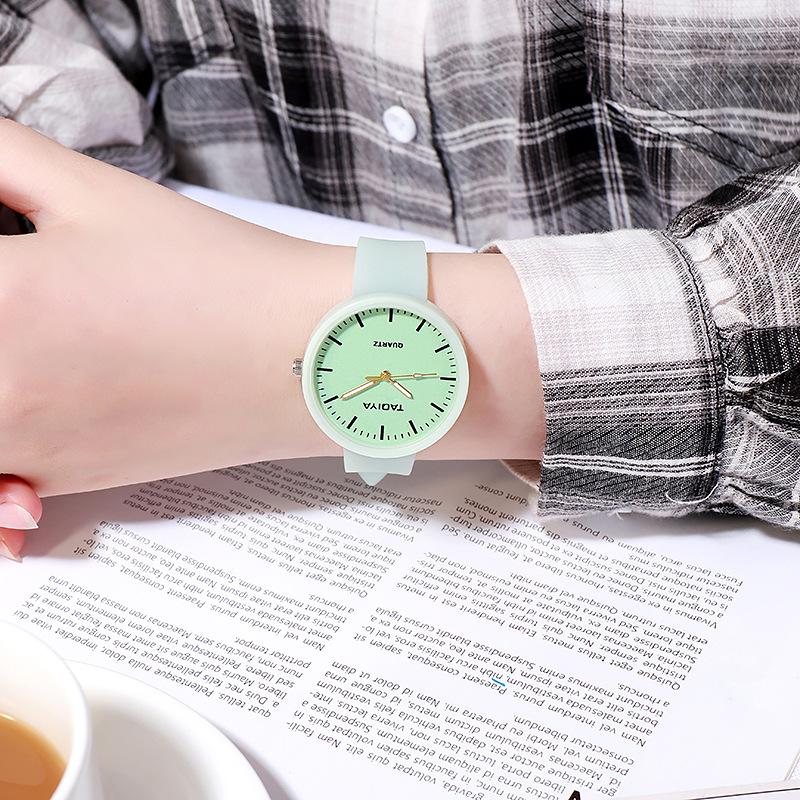 

Wristwatches Casual Fashion Watch Woman Quartz Watches With Silicone Strap Luminous For Women Girls Gift Ladies Zegarek Damski, White