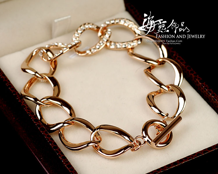 

Fashion new designed bangle hollow out Banshee Medusa head portrait 18K gold plated women's ladies bracelet Designer Jewelry B001