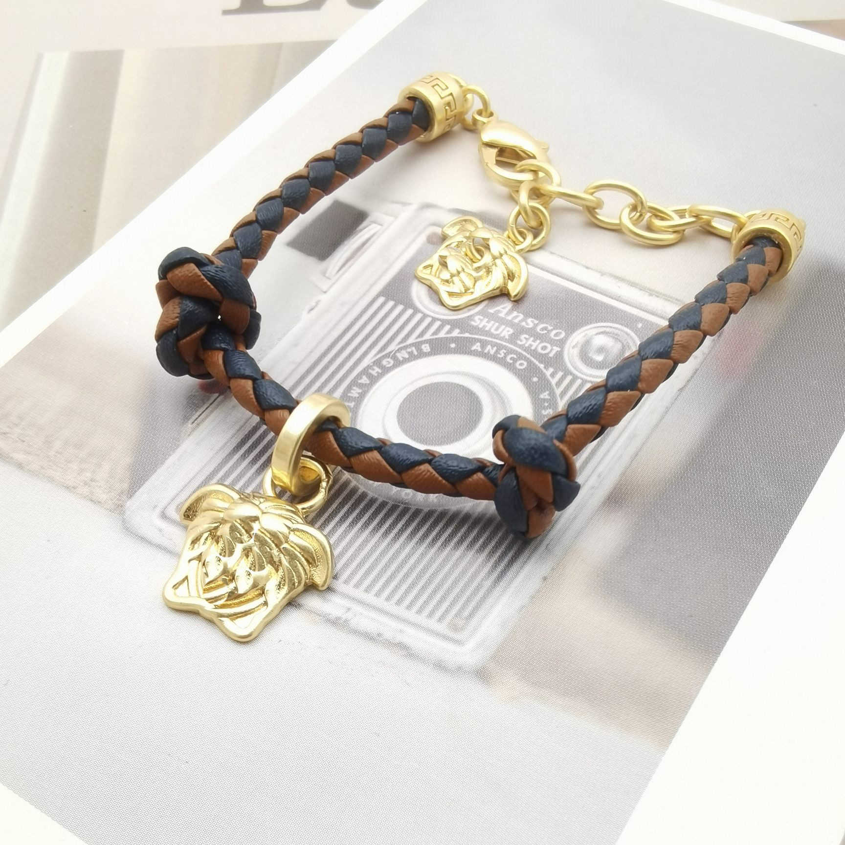 

Fashion Designer Earrings V Letter Banshee Medusa Head 18K Gold Plated Womens VE1