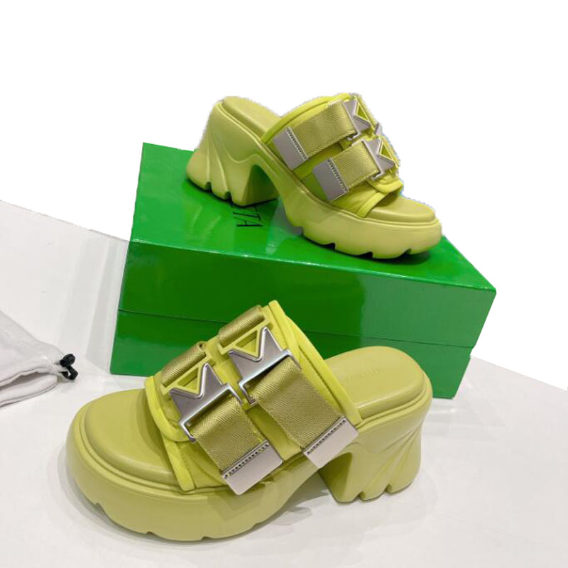 

Italy Designer platform slippers Curve leather strappy square-toe sandal stretch open square toe sandals crossover-strap mules kiwi Yellow Flash platform sandals, Bv1661