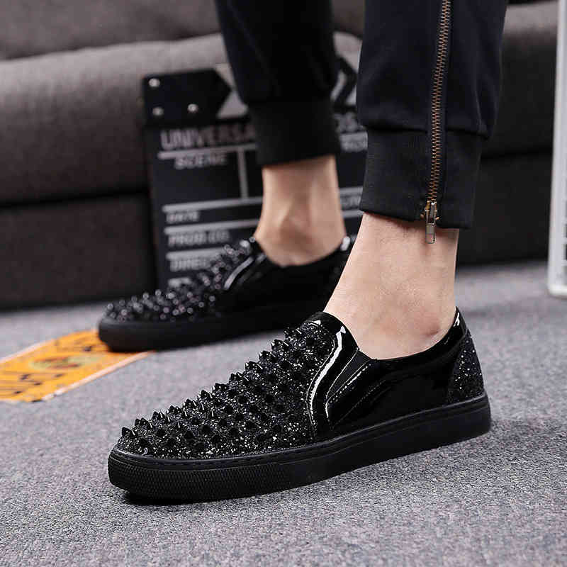 Dress Shoes Luxury Brand Men loafers Black Diamond Rhinestones Spikes men shoes Rivets Casual Flats sneakers wholesale 96QQ BGUY P58T