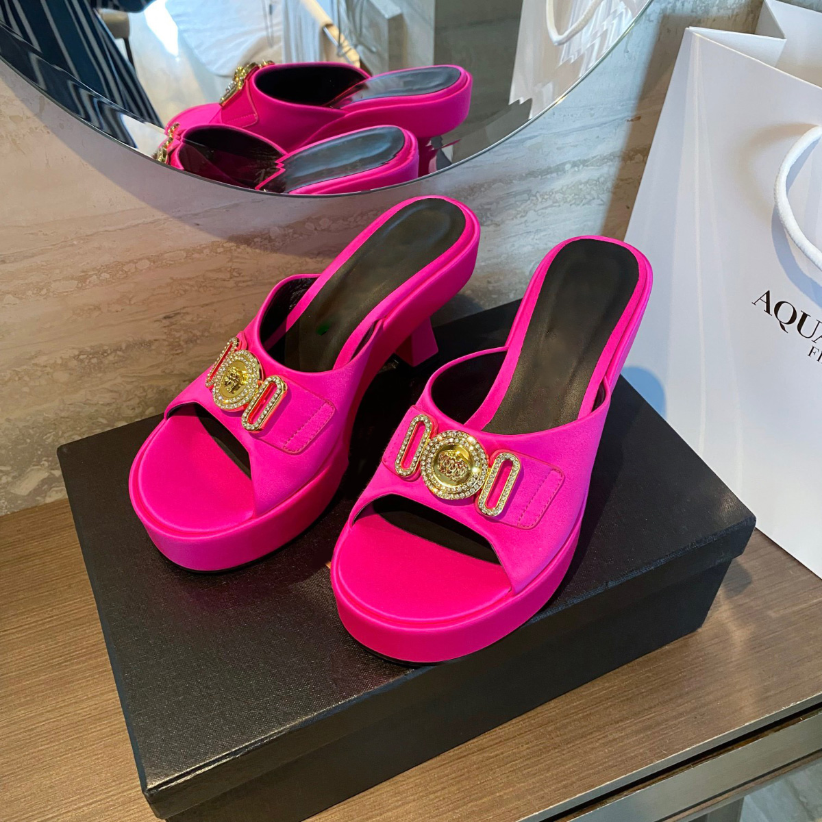 

Medusa embellished platform heeled sandals slippers mules satin slides high block Heels slip-on Round open toes for women Luxury Designers shoes factory footwear, Pink