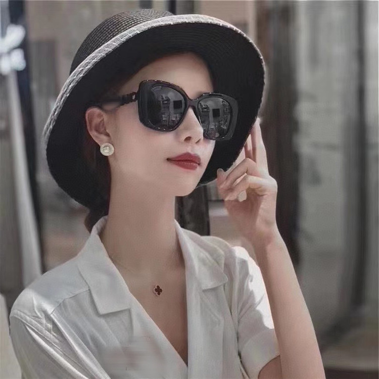 

Designer Sunglasses Xiaoxiangjia New Personalized Letter Sunglass with Legs Ins Xin Lei Li Nian Same Plate Sunglass Ch5422b