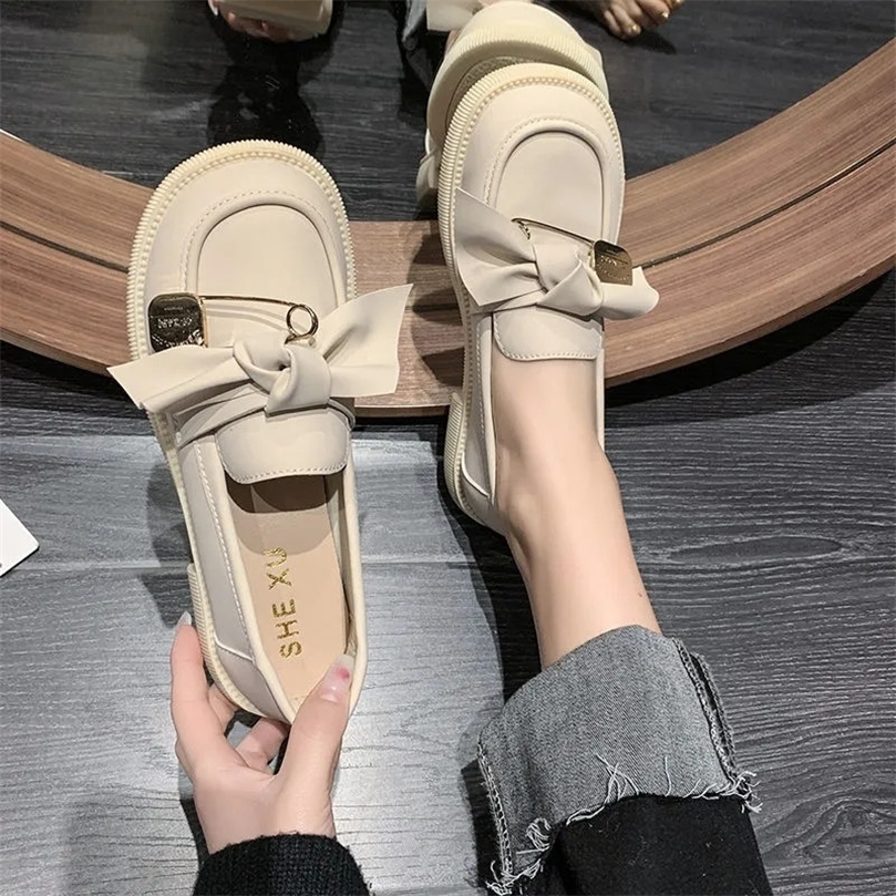 

Sepatu Platform Retro Chunky Flat Ikatan Simpul Harajuku Gothic untuk Pantofel Kulit Slip On Kasual Wanita Pelatih Desainer Fashion Baru 220614, B white