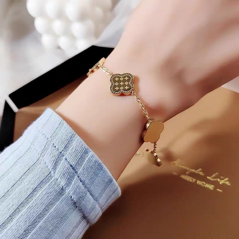 

Fashion Clover Charm Bracelet Gold Titanium Steel Necklace Earring for Women Gift
