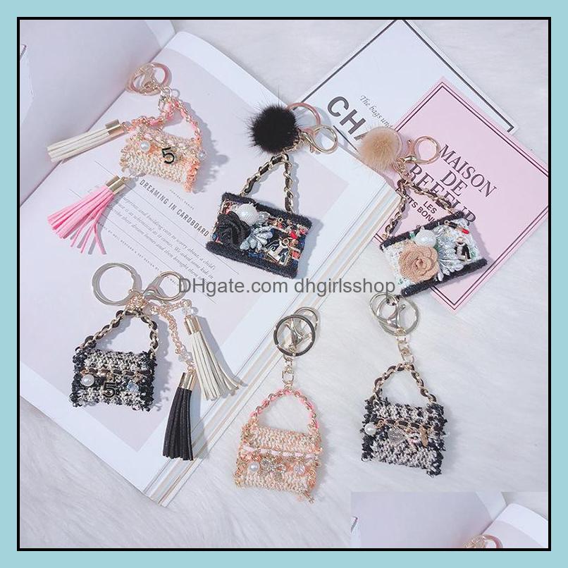 

Keychains Real Mink Ball 14Cm Pompom Car Leather Tassel Keychain Fur Brand Pompons Bag Charms With Chains Keyring Drop Del Dhgirlsshop Dhumk