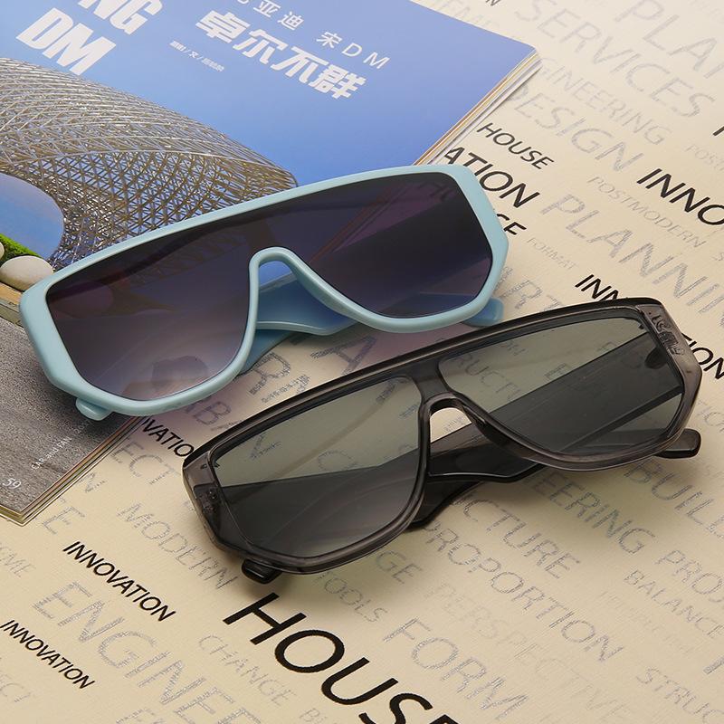

Sunglasses Fashion One Windproof Large Frame PC One-piece Men And Women GlassesSunglasses
