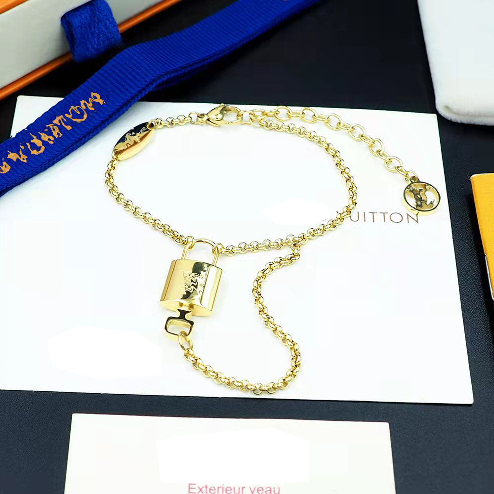 

Luxury Designer Bracelet classic style suitable for social gatherings very beautiful