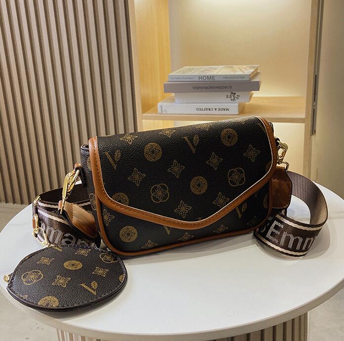 

Wholesale ladies leathers shoulder bag high quality classic old color retro handbag personality plug-in coin purse comfortable wide shoulders strap women backpack, Brown1-1861