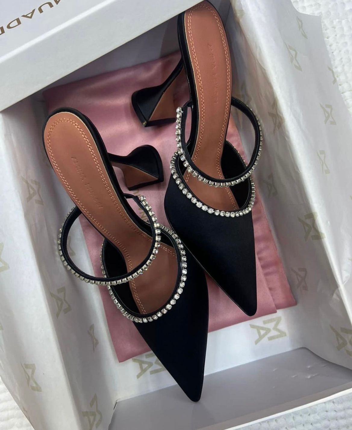 

Summer Luxury Amin Sandals Shoes Women Muaddis Slippers Gilda Crystal-embellished Leather Pointed Toe Mules Party Wedding Martini Heels EU35-42
