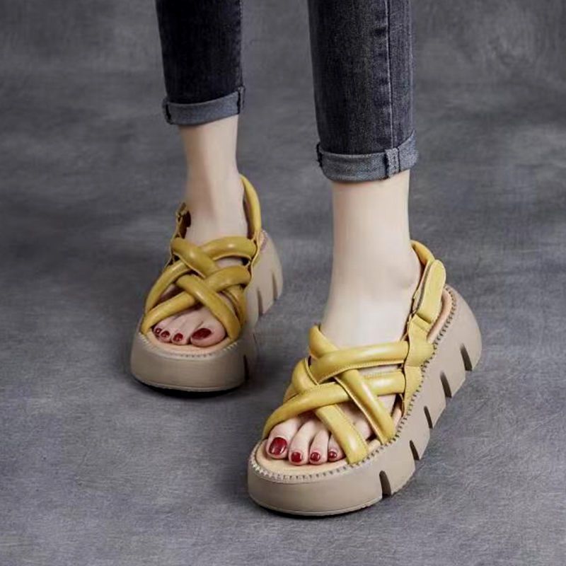Sandale d'été Femme Nouveau Style Pente En Cuir Avec Gâteau Éponge Fond Épais Croix Montrer Honte Polyvalent Simple Personnalité Loisirs Pantoufl
