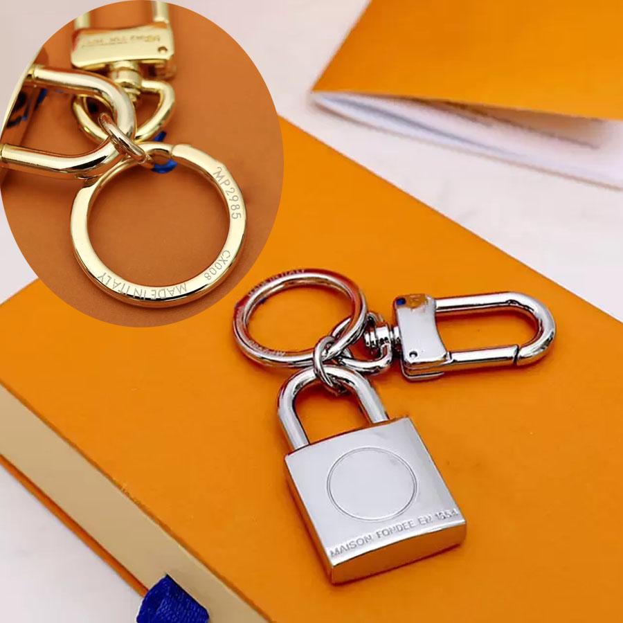 

high qualtiy brand designer astronaut keychain accessories design key ring alloy metal car key chains gift box