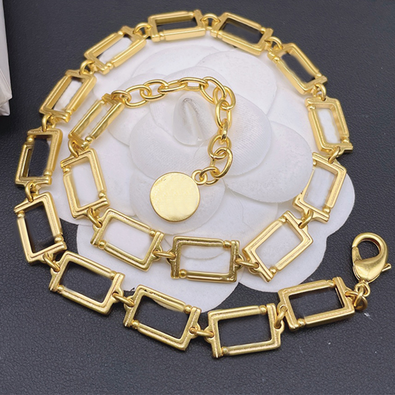 

Luxury Necklace Designr Jewerly For Women Gold Chain Necklaces Fashion Letter Pendant Necklace Valentines Day Gifts Men Cuban Link Baroque Style