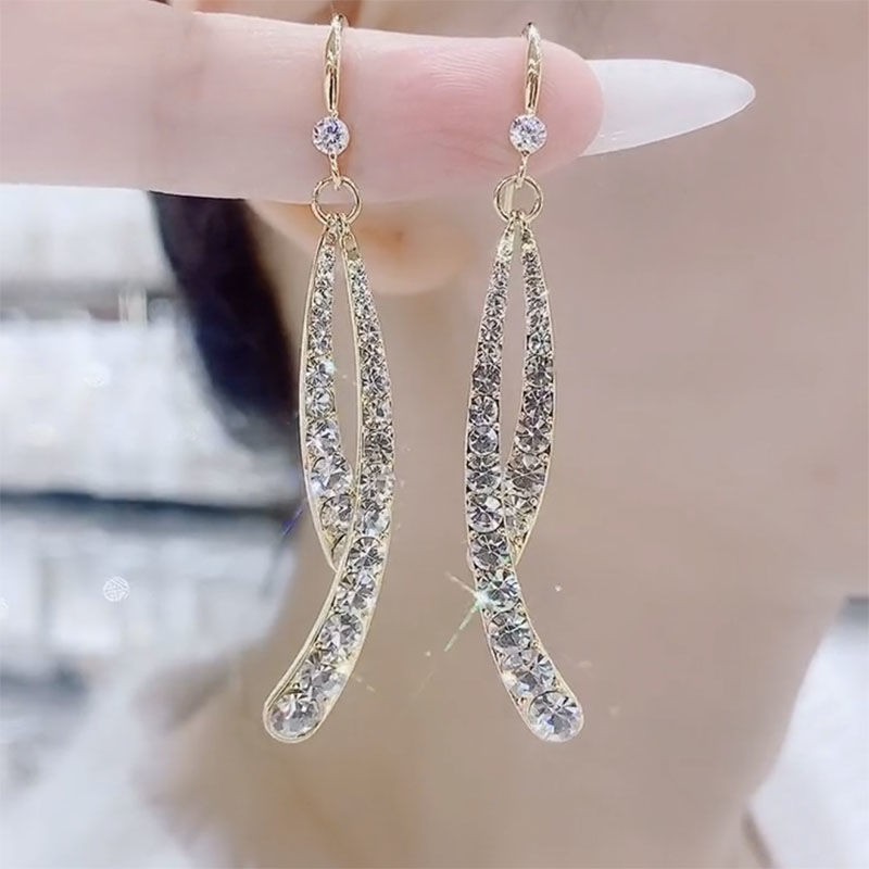 

Luxury Style Fishnet Cross Earrings Are Full of Baroque Pearl