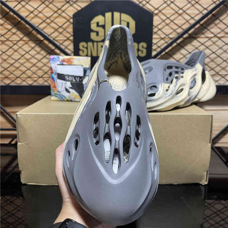 

Top Yeesys Designer Foam Slippers Kany Quality Rubber West Men Women Designer Sandals Slides Slippers Massage Slide Moon Grey Mine VWDZ, Customize