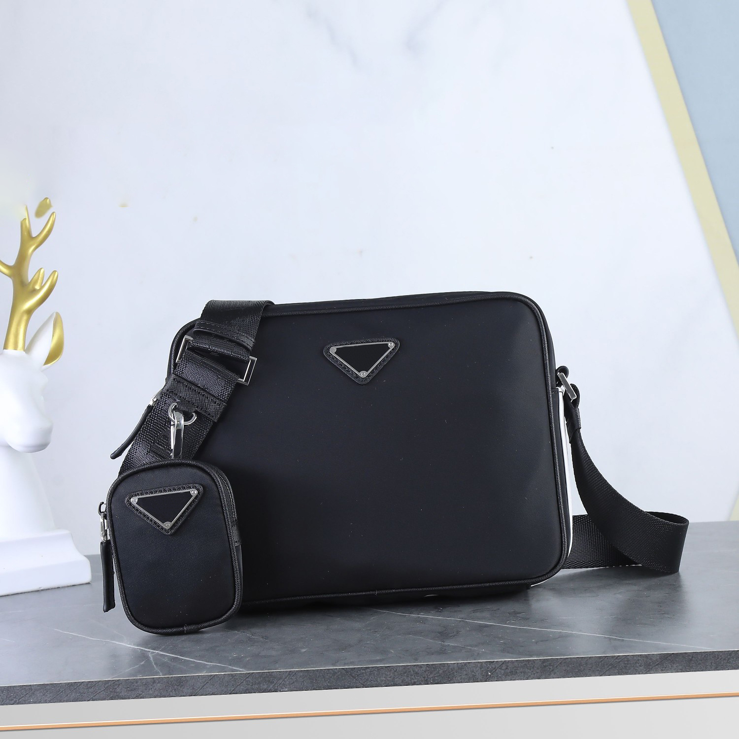 

P ad classic 2VH shoulder Messenger bags 142 Simple light fashion Comes with a detachable pouch, Black