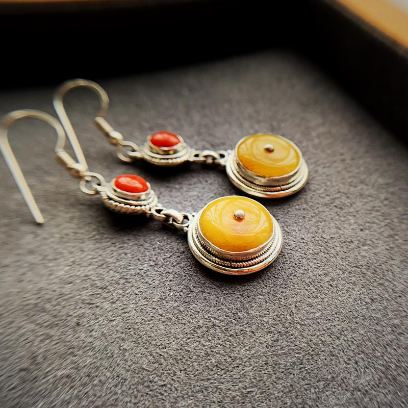 

Hoop & Huggie Silver Jewelry Sterling Handicraft Handmade Inlaid Natural Beeswax RingHoop