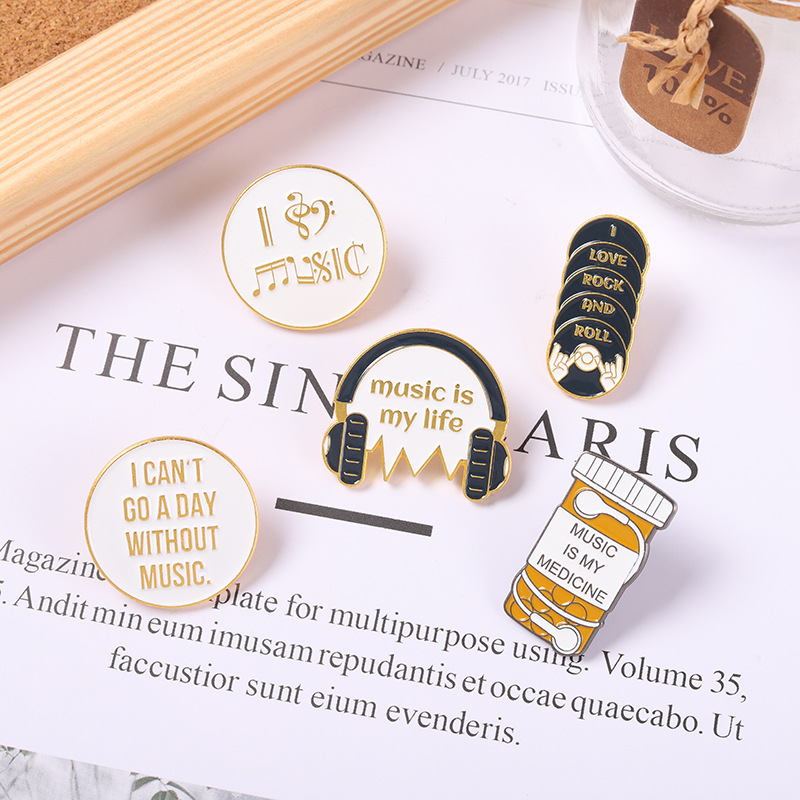 

Bulk Price Creative Mini Alloy Letter Brooch Headphone Tape Shape Paint Badge Clothes Brooches Pins Jewelry Accessories