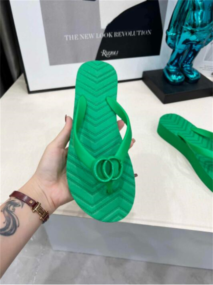 

2022 Women's chevron thong sandal Green rubber Slippers Designer Summer Classic Fashion Luxury Beach Flat Flip Flops Sandals Size 35-42