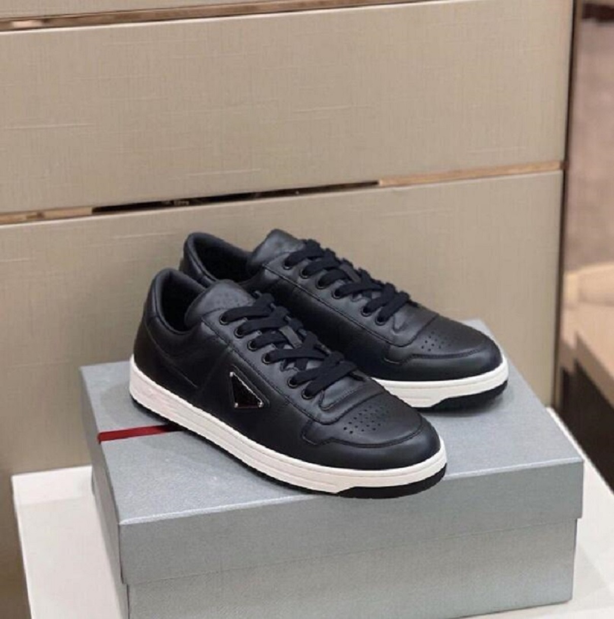 

Men's Famous Designer Luxury Casual Shoes District Leather sneakers triangle Comfortable Breathable Low-Cut Flat Shoes trend 38-44