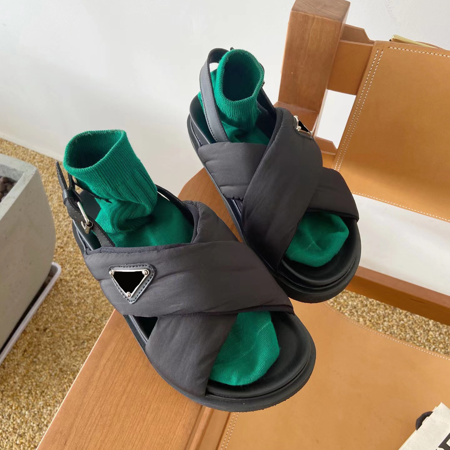 

2022 New Padded nylon sandals Padded and quilted upper expanded rubber sole Lug tread Women Blow Shoes Size 35-40 factory, Black